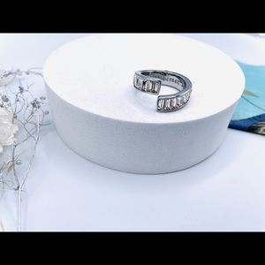 Henri Bendel Silver Tone Crystal Ring Size 7